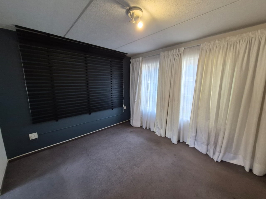 To Let 2 Bedroom Property for Rent in Faerie Glen Gauteng