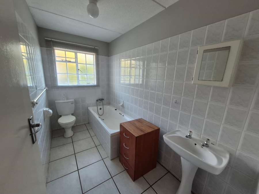 To Let 2 Bedroom Property for Rent in Faerie Glen Gauteng