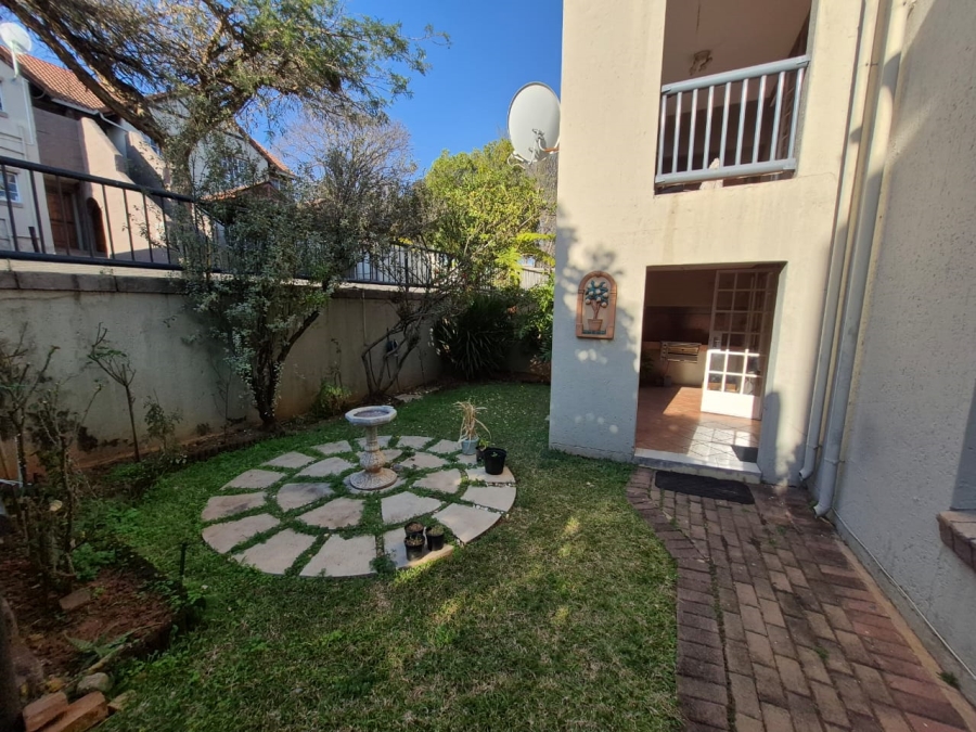 To Let 2 Bedroom Property for Rent in Faerie Glen Gauteng