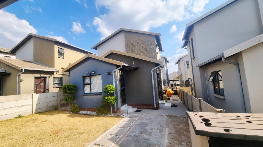 3 Bedroom Property for Sale in Noordwyk Gauteng