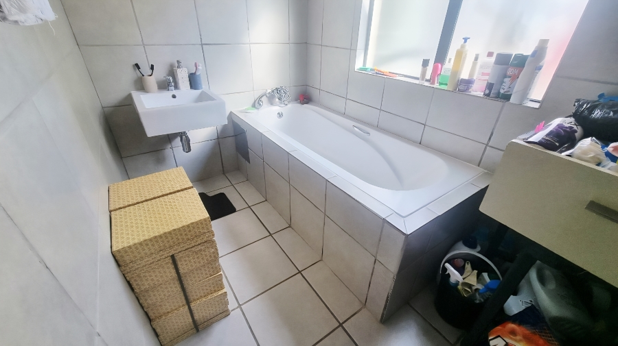 3 Bedroom Property for Sale in Noordwyk Gauteng