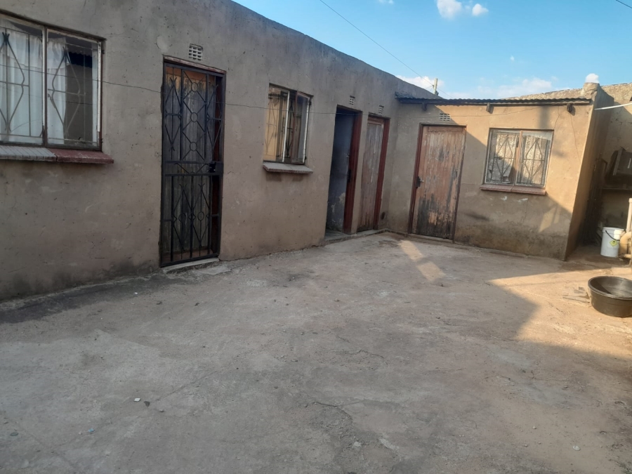 6 Bedroom Property for Sale in Tlamatlama Gauteng
