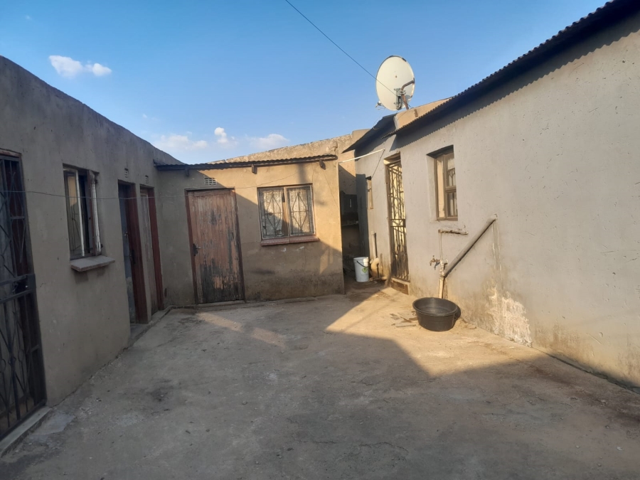 6 Bedroom Property for Sale in Tlamatlama Gauteng