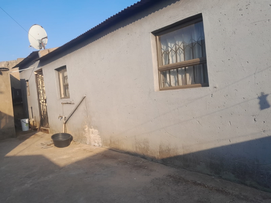 6 Bedroom Property for Sale in Tlamatlama Gauteng