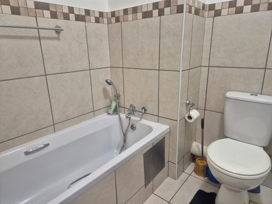 2 Bedroom Property for Sale in Barbeque Downs Gauteng