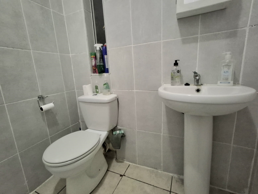 2 Bedroom Property for Sale in Buccleuch Gauteng