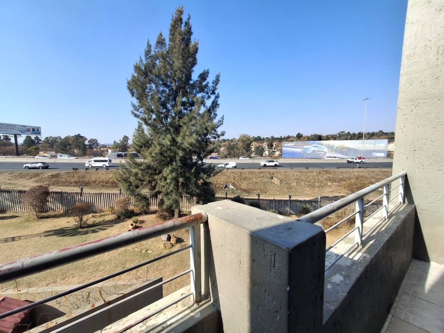 2 Bedroom Property for Sale in Buccleuch Gauteng