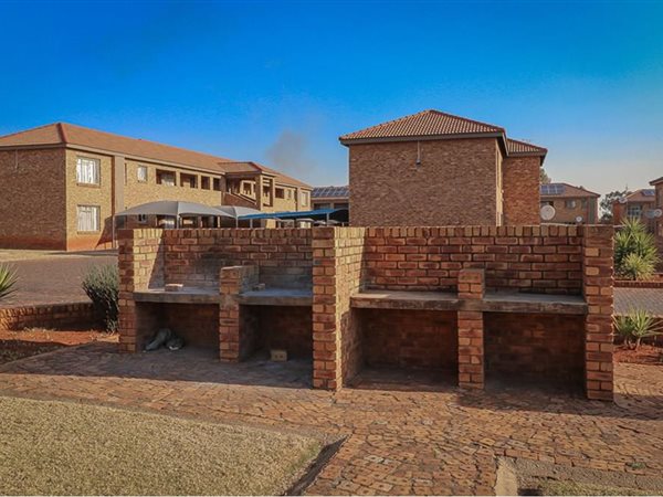 To Let 2 Bedroom Property for Rent in Krugersrus Gauteng