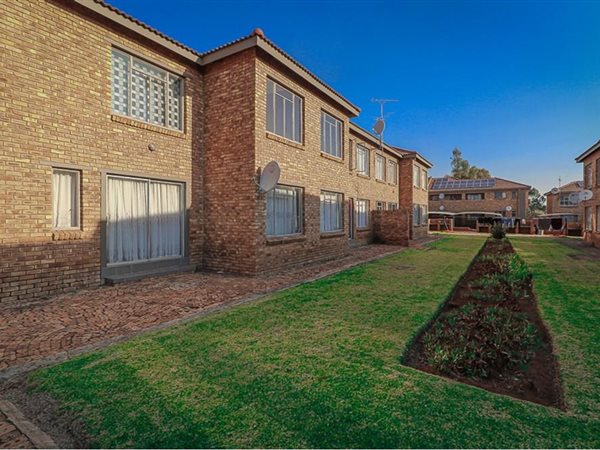 To Let 2 Bedroom Property for Rent in Krugersrus Gauteng