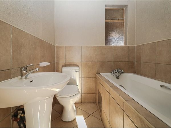 To Let 2 Bedroom Property for Rent in Krugersrus Gauteng
