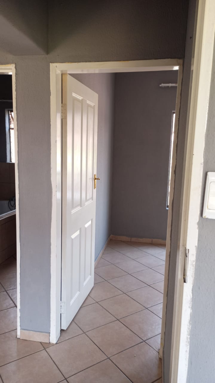 To Let 2 Bedroom Property for Rent in Krugersrus Gauteng