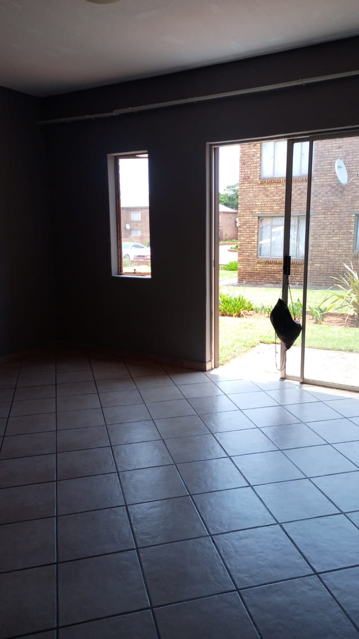 To Let 2 Bedroom Property for Rent in Krugersrus Gauteng