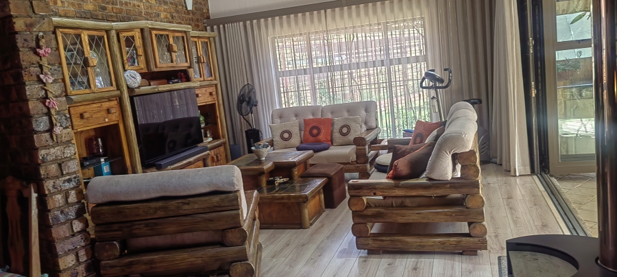3 Bedroom Property for Sale in Bassonia Gauteng