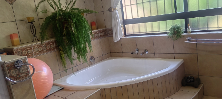 3 Bedroom Property for Sale in Bassonia Gauteng