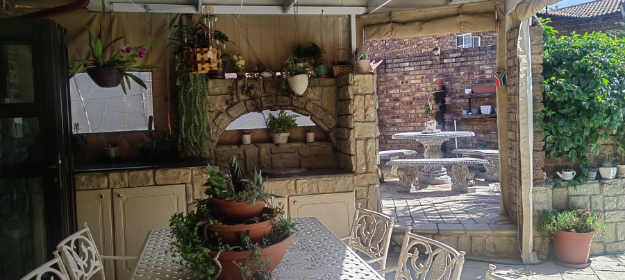 3 Bedroom Property for Sale in Bassonia Gauteng