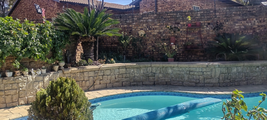 3 Bedroom Property for Sale in Bassonia Gauteng