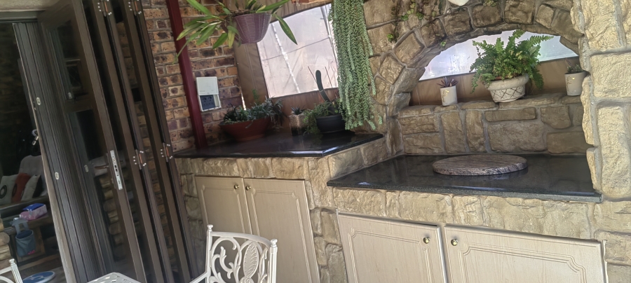 3 Bedroom Property for Sale in Bassonia Gauteng