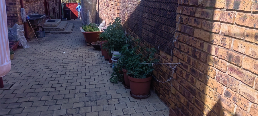 3 Bedroom Property for Sale in Bassonia Gauteng