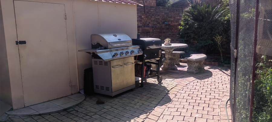 3 Bedroom Property for Sale in Bassonia Gauteng