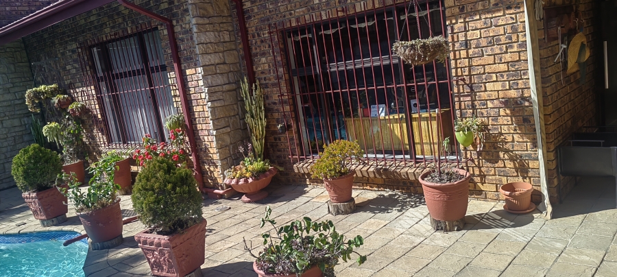 3 Bedroom Property for Sale in Bassonia Gauteng