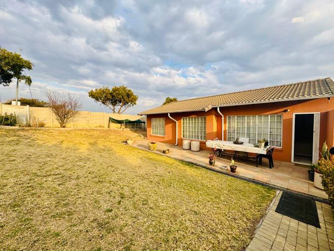 3 Bedroom Property for Sale in Country View Gauteng