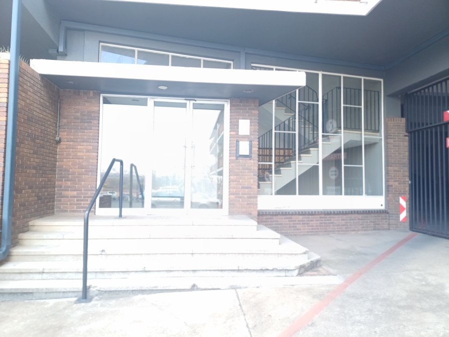 To Let 1 Bedroom Property for Rent in Linden Gauteng