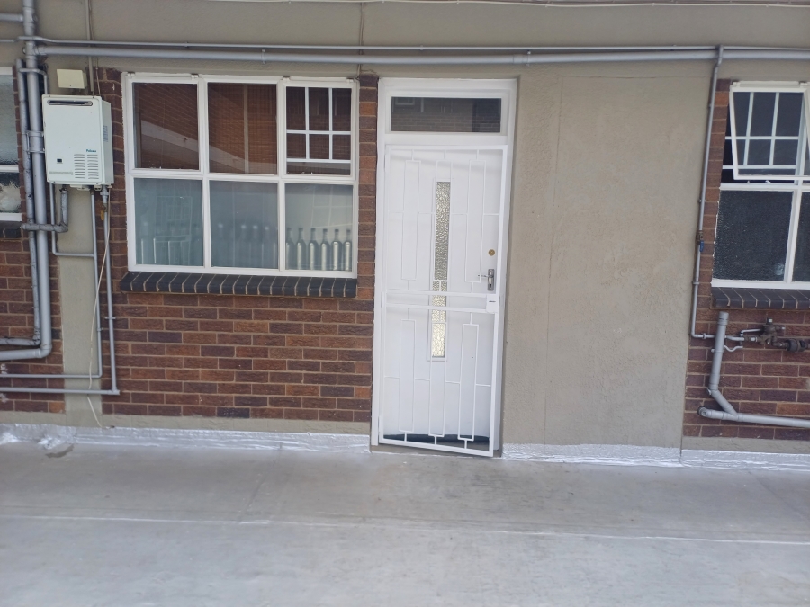 To Let 1 Bedroom Property for Rent in Linden Gauteng