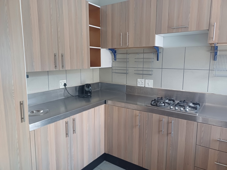 To Let 1 Bedroom Property for Rent in Linden Gauteng