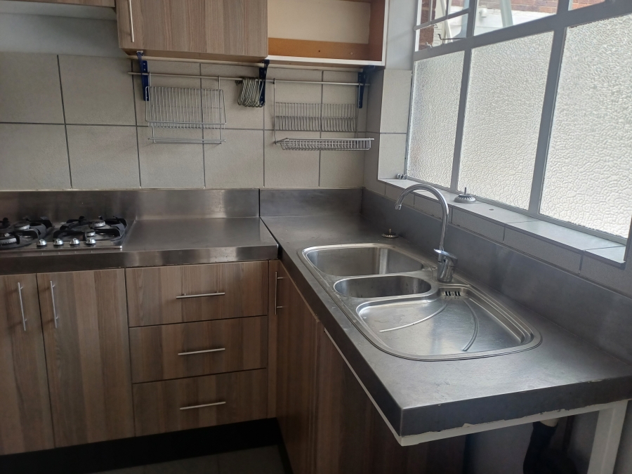 To Let 1 Bedroom Property for Rent in Linden Gauteng