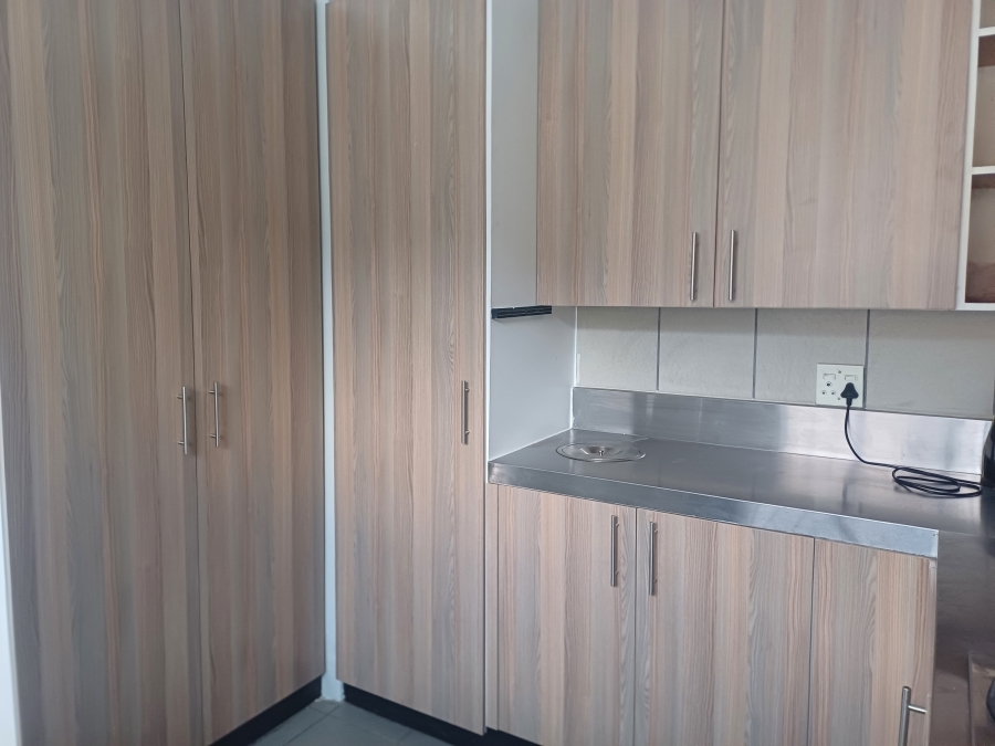To Let 1 Bedroom Property for Rent in Linden Gauteng