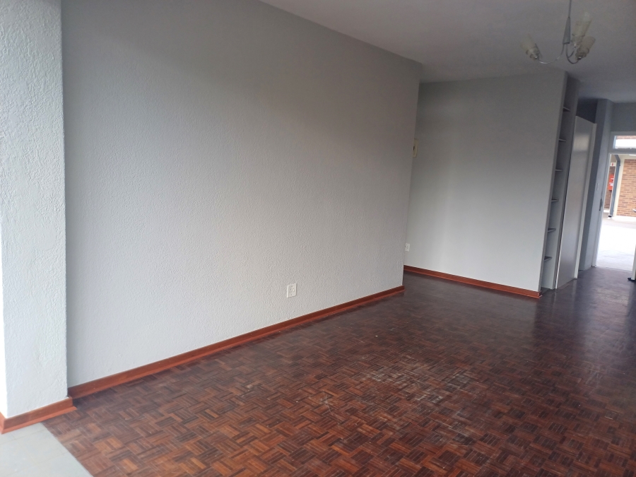 To Let 1 Bedroom Property for Rent in Linden Gauteng