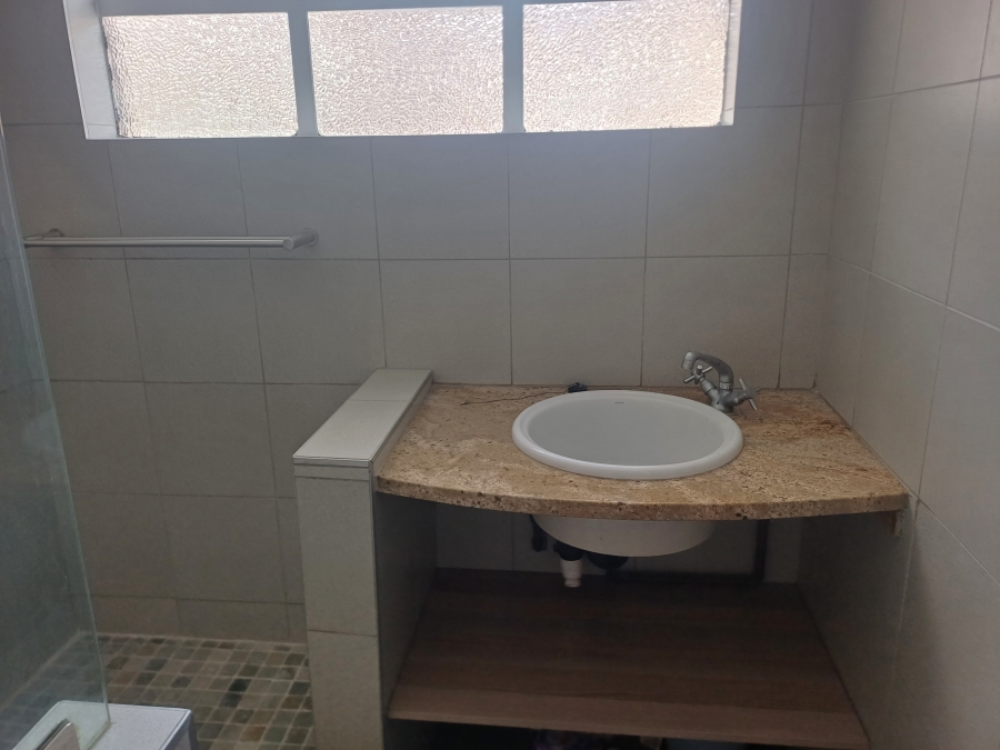 To Let 1 Bedroom Property for Rent in Linden Gauteng