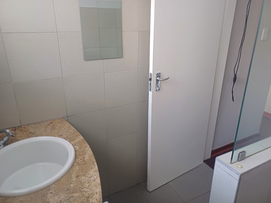 To Let 1 Bedroom Property for Rent in Linden Gauteng