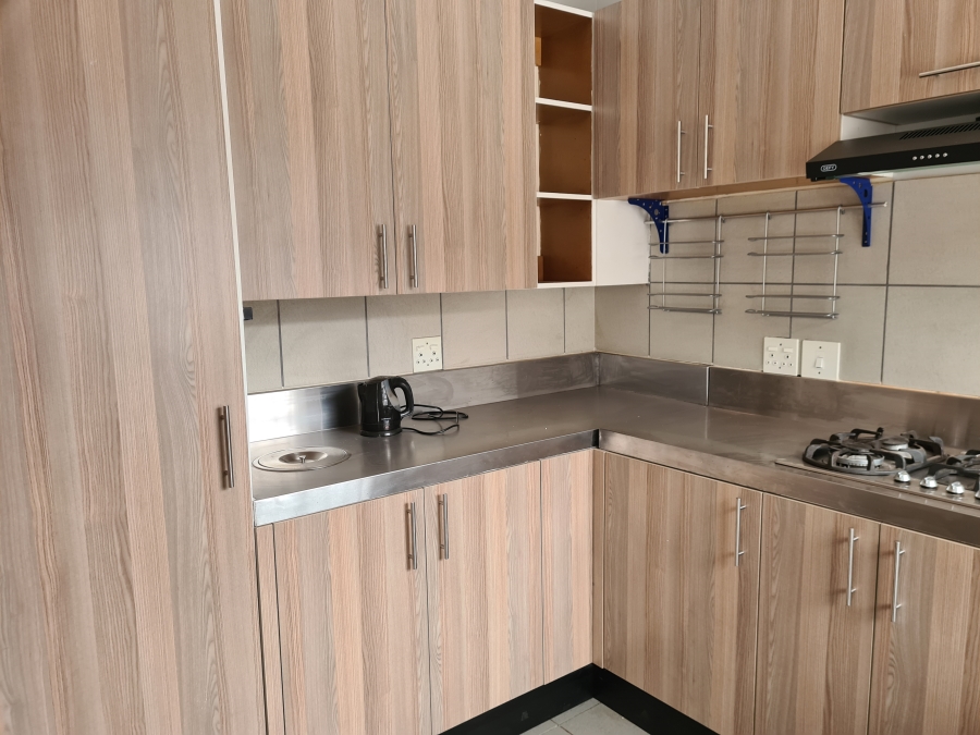 To Let 1 Bedroom Property for Rent in Linden Gauteng