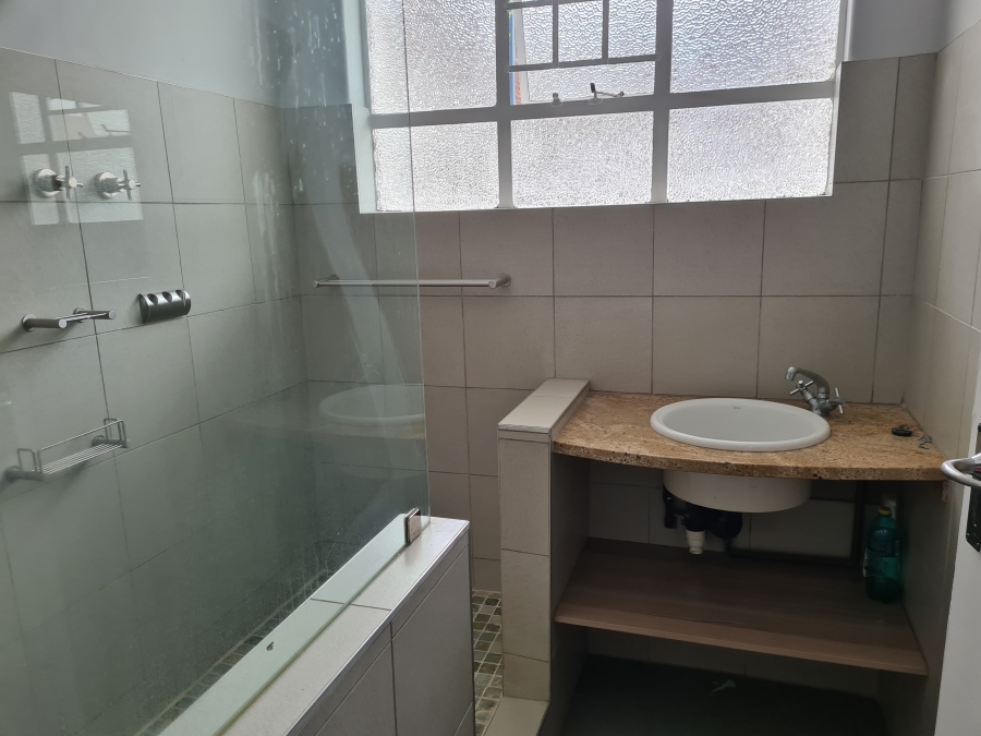 To Let 1 Bedroom Property for Rent in Linden Gauteng