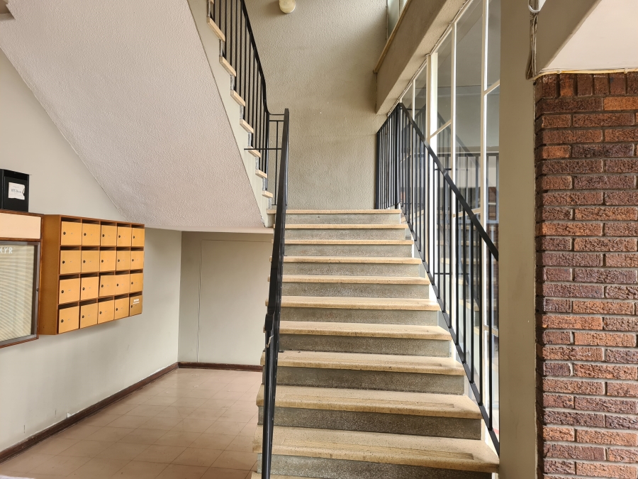 To Let 1 Bedroom Property for Rent in Linden Gauteng