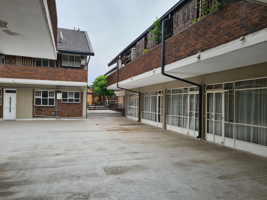 To Let 1 Bedroom Property for Rent in Linden Gauteng