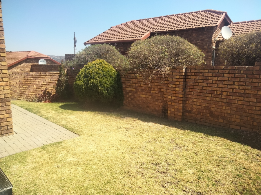 3 Bedroom Property for Sale in Wilgeheuwel Gauteng
