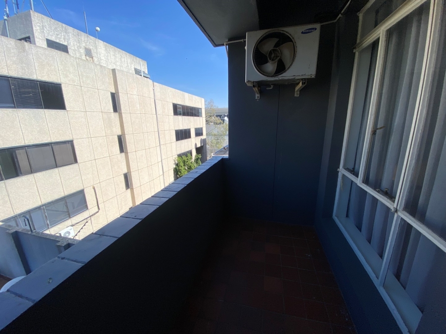 To Let 1 Bedroom Property for Rent in Rosebank Gauteng