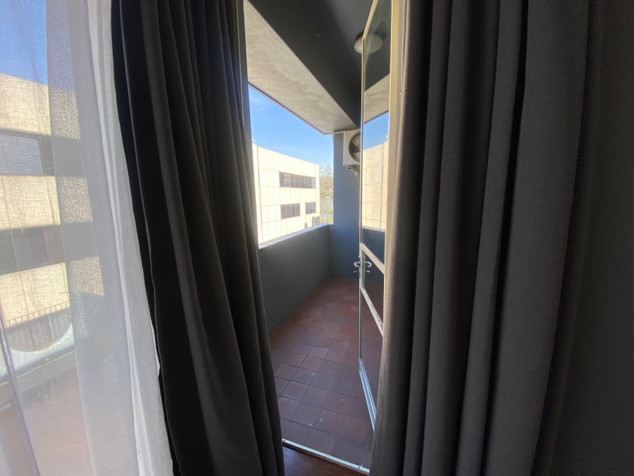 To Let 1 Bedroom Property for Rent in Rosebank Gauteng