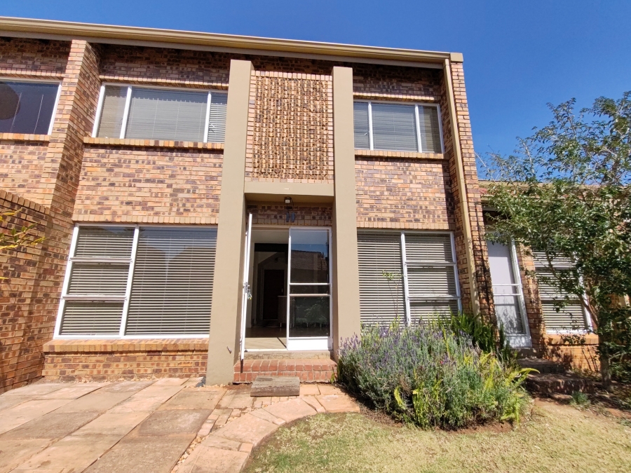 To Let 3 Bedroom Property for Rent in Faerie Glen Gauteng