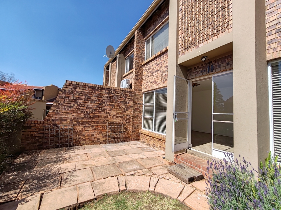 To Let 3 Bedroom Property for Rent in Faerie Glen Gauteng