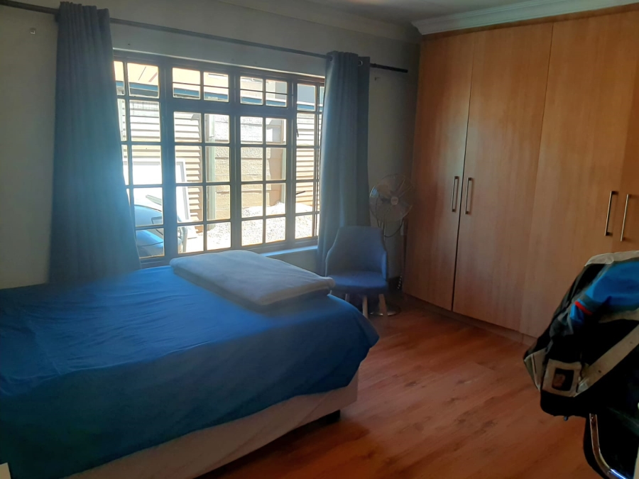 4 Bedroom Property for Sale in Eldoraigne Gauteng