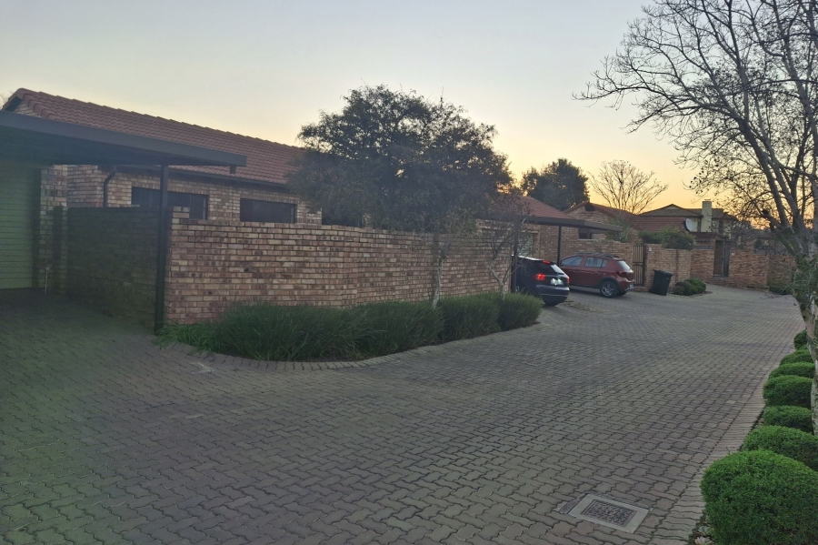 To Let 2 Bedroom Property for Rent in Equestria Gauteng