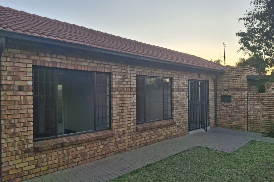 To Let 2 Bedroom Property for Rent in Equestria Gauteng