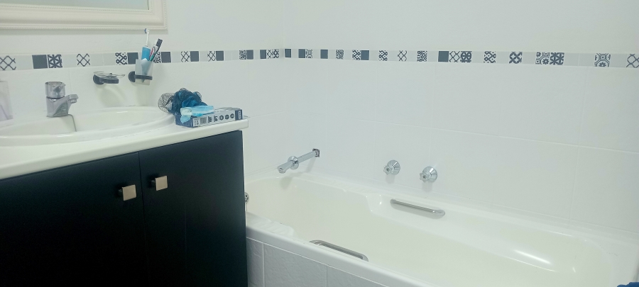 To Let 2 Bedroom Property for Rent in Halfway Gardens Gauteng