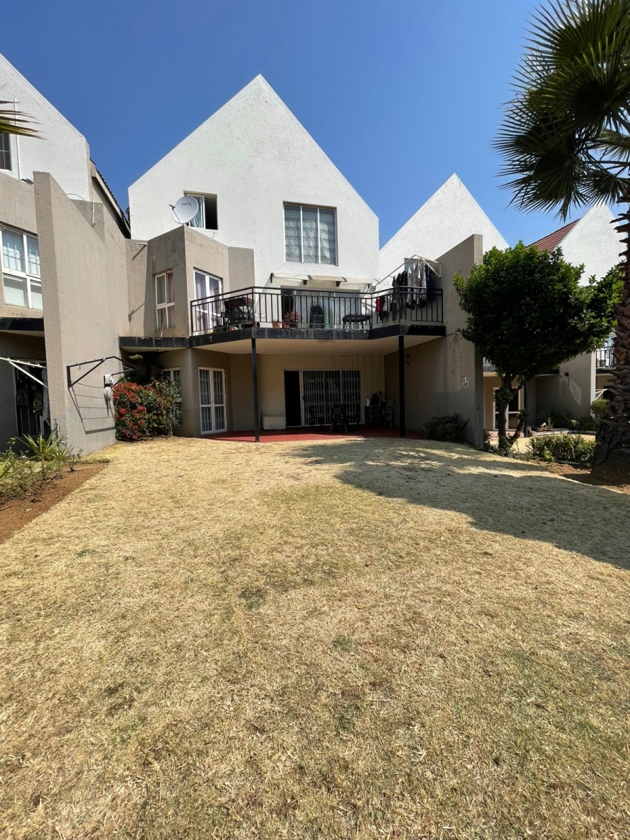 To Let 2 Bedroom Property for Rent in Halfway Gardens Gauteng