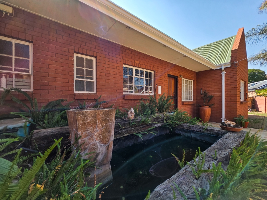 4 Bedroom Property for Sale in Garsfontein Gauteng
