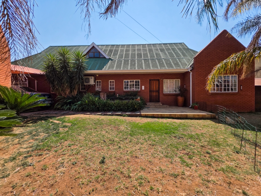 4 Bedroom Property for Sale in Garsfontein Gauteng