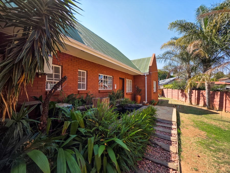 4 Bedroom Property for Sale in Garsfontein Gauteng